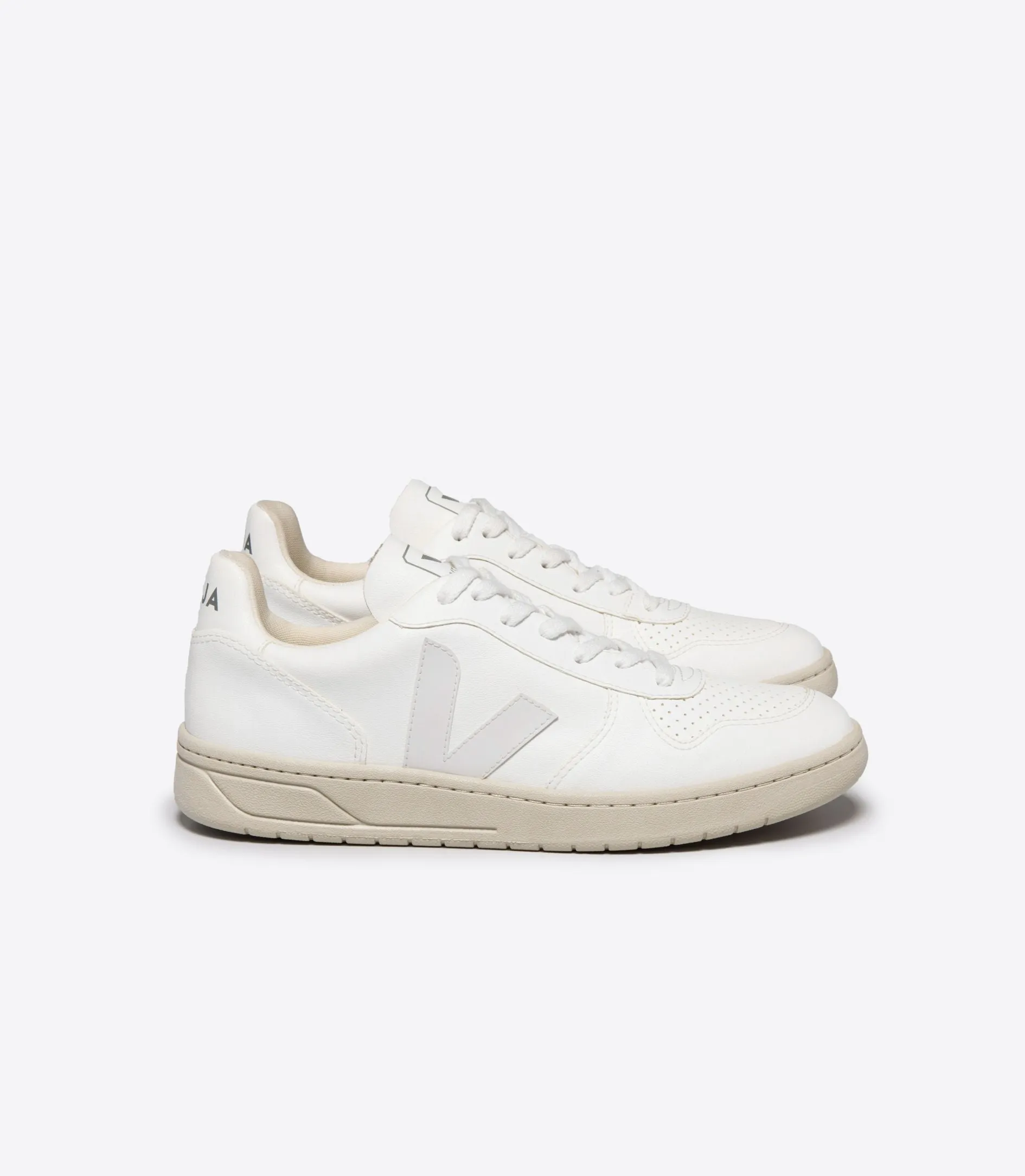 Veja V-10 Men's Sustainable Sneaker - 100% Recycled B-Mesh