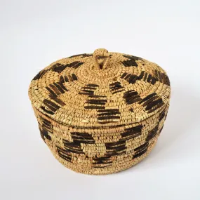 Woven basket lidded, Decorative leather and straw basket